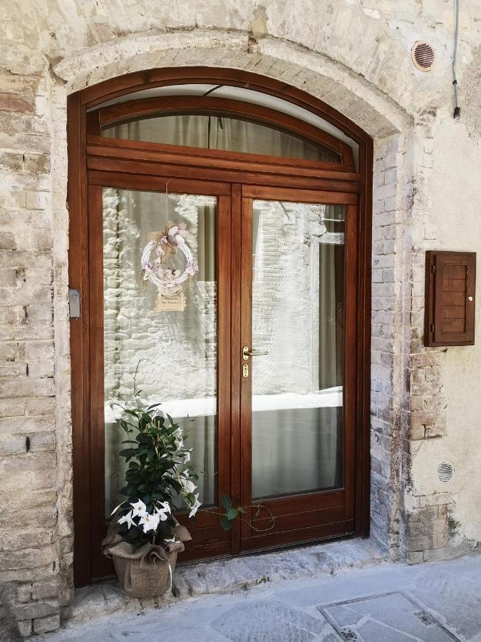 Dimora San Francesco Apartment Bevagna Bagian luar foto